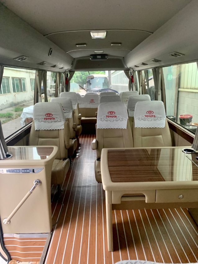 考斯特租車內(nèi)飾